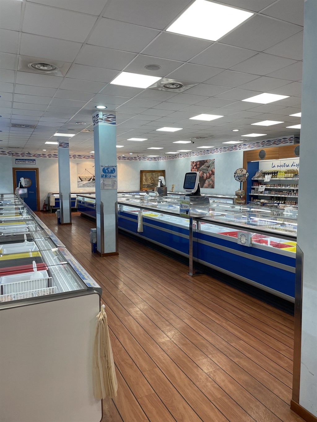 AMPIO SPAZIO COMMERCIALE DI 270 MQ AD USO ALIMNETARI PESCE - MONZA