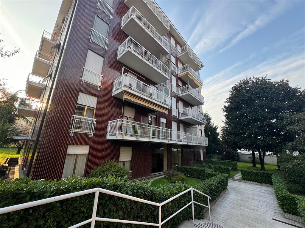 Monza zona viale Libertà - VENDESI UFFICIO