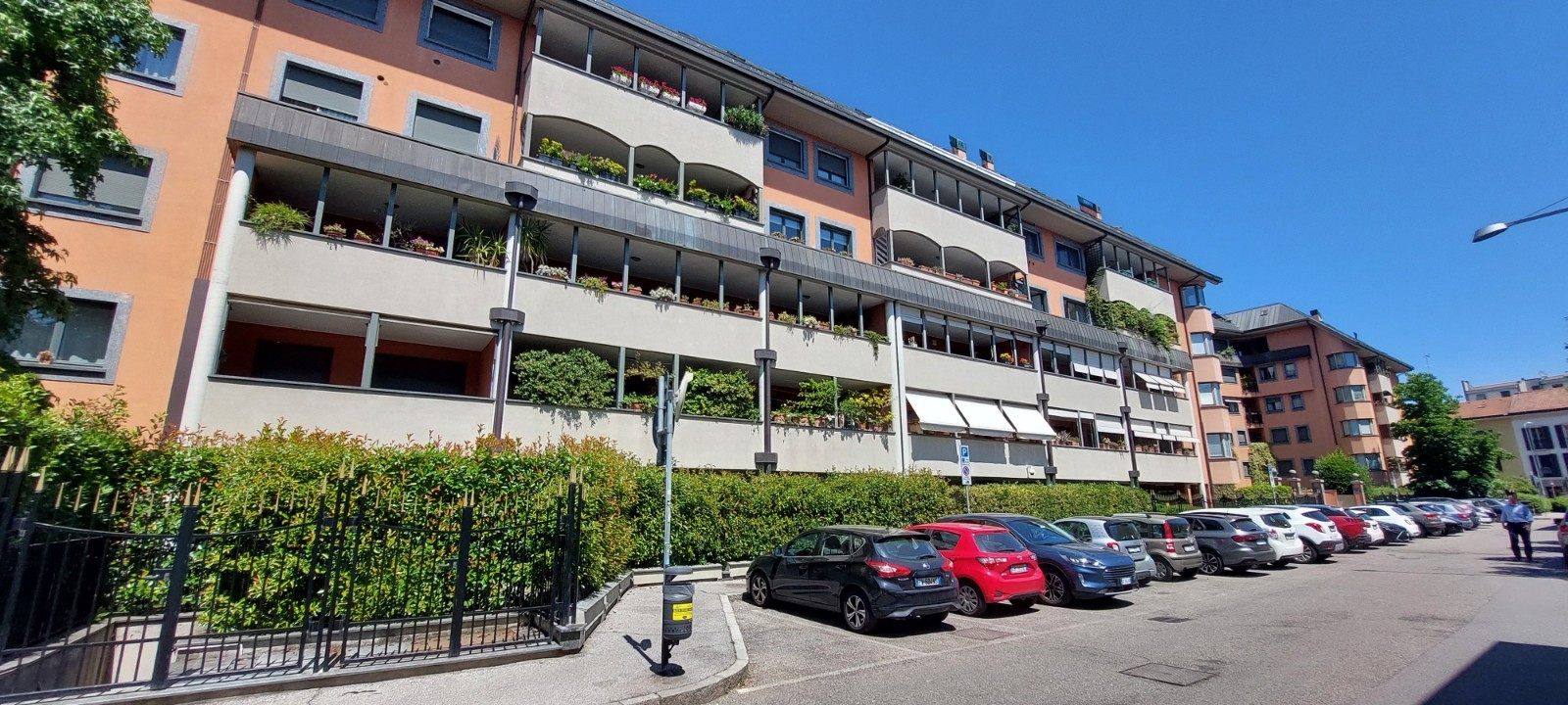 MONZA CENTRO - confortevole bilocale arredato e con box