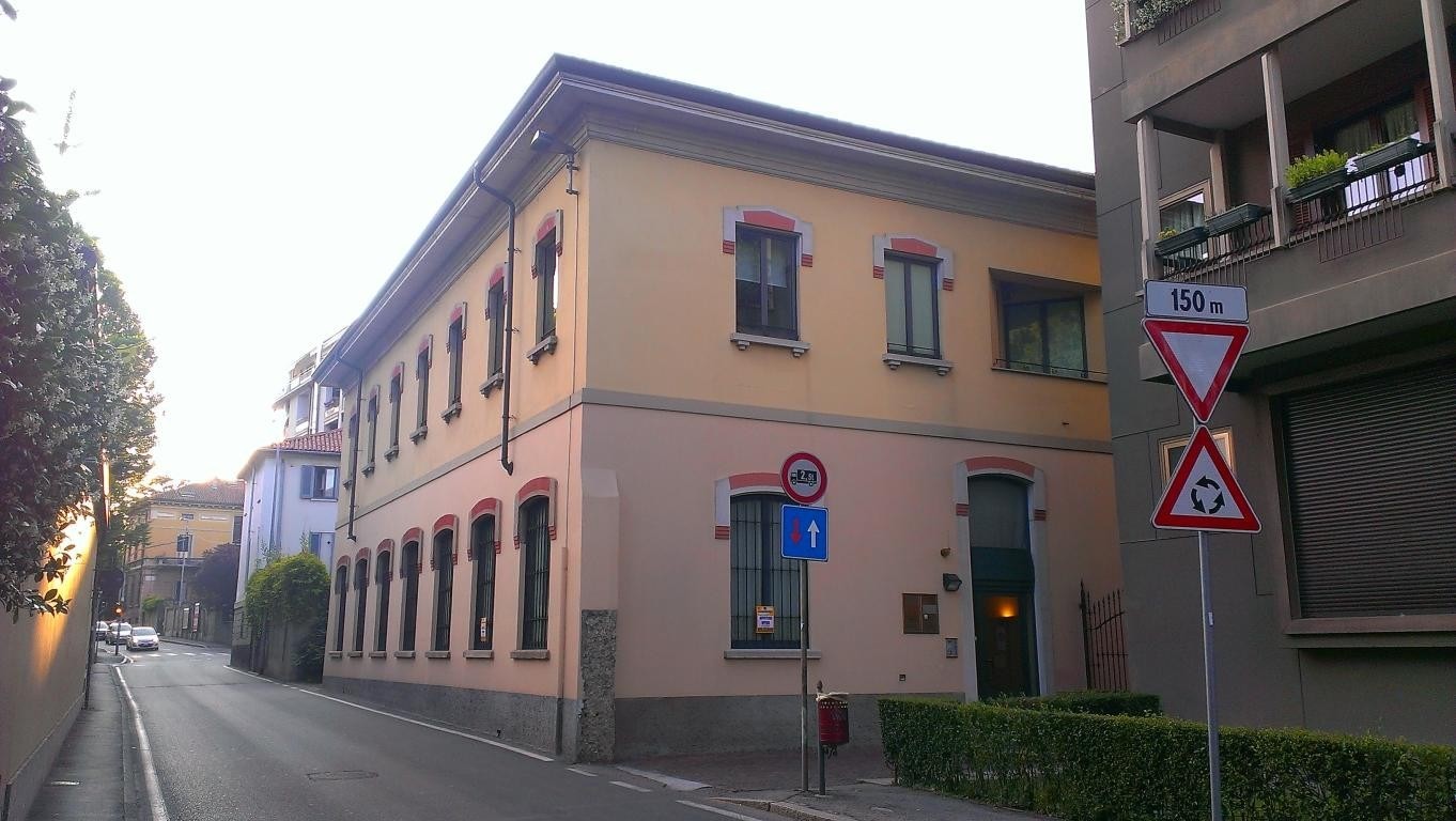MONZA CENTRO - ampio ufficio openspace con box