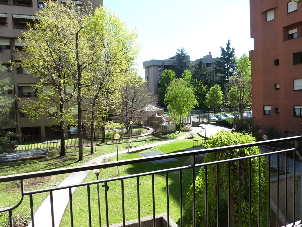 MONZA PARCO - Ottimo quadrilocale affacciato nel verde con cantina e box doppio