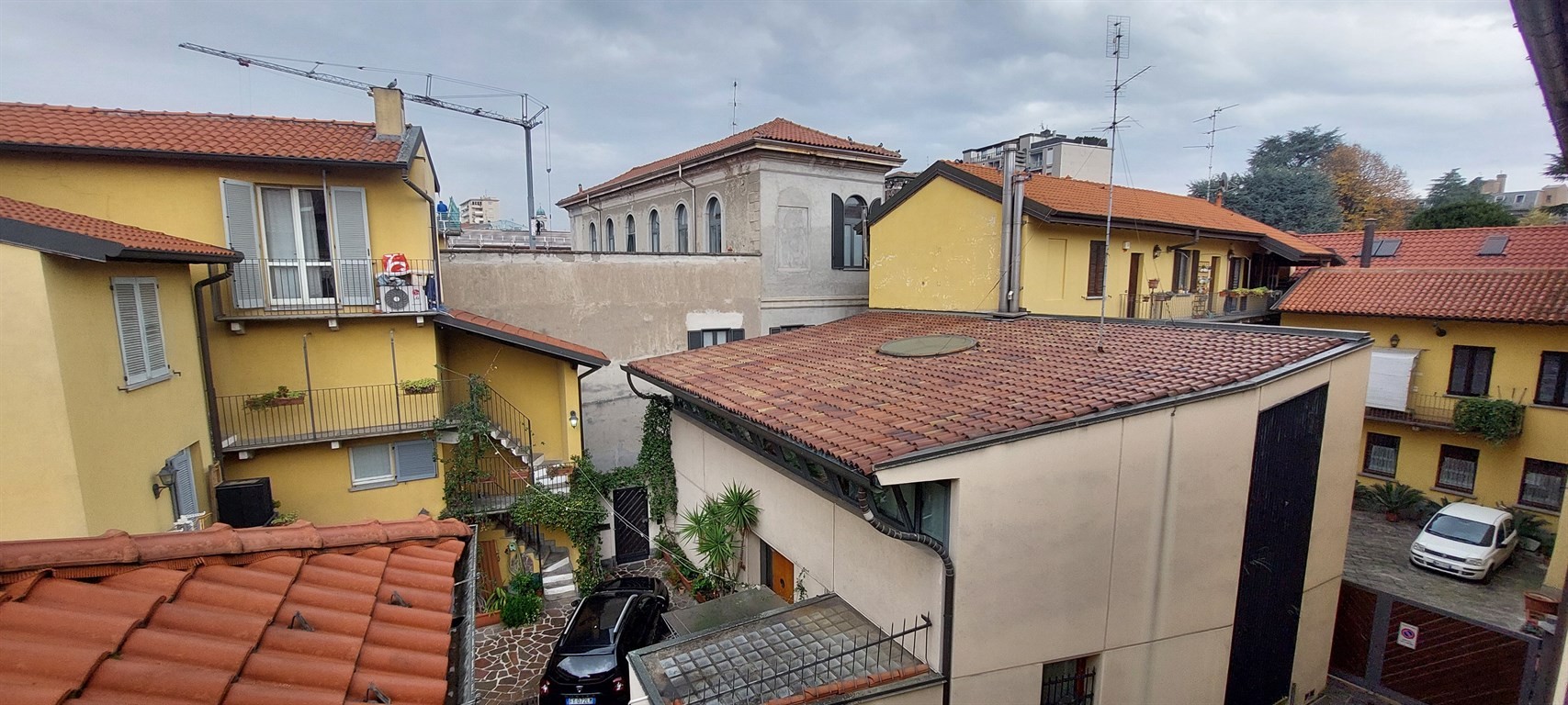 MONZA Centro - grazioso bilocale parzialmente arredato con box